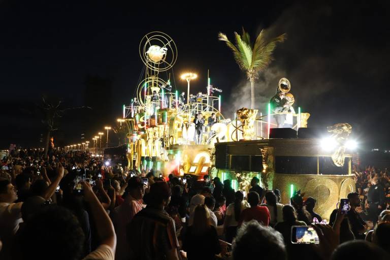 Da la Banda MS el gran cierre en el desfile del Carnaval de Mazatlán