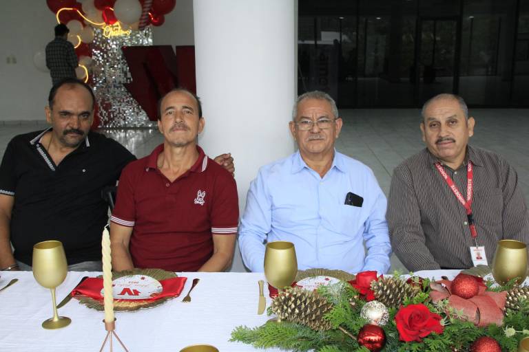 Celebran colaboradores de Noroeste un 2023 pleno de festejos