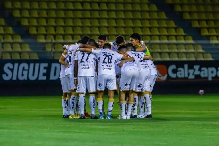 Dorados de Sinaloa se mantiene en la cima una semana más