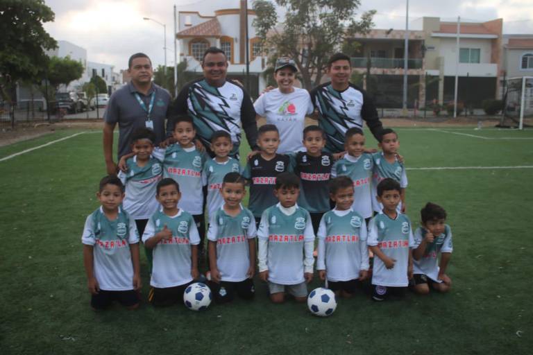 Uniforman a la Selección Mazatlán Imdem en busca de la corona de la categoría Chupones