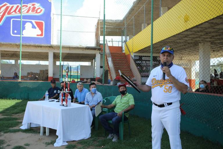 Abren el telón para una nueva temporada de la Liga de Beisbol Meseros al Bat
