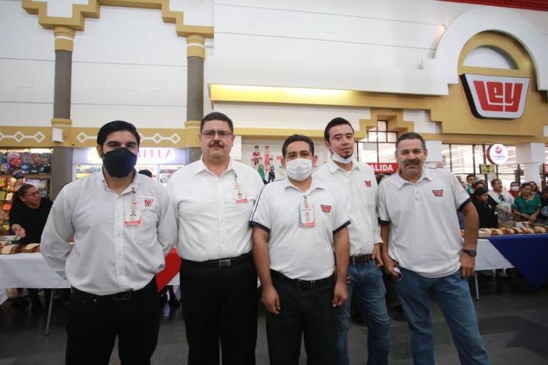 Casa Ley consiente a sus clientes con Rosca de Reyes