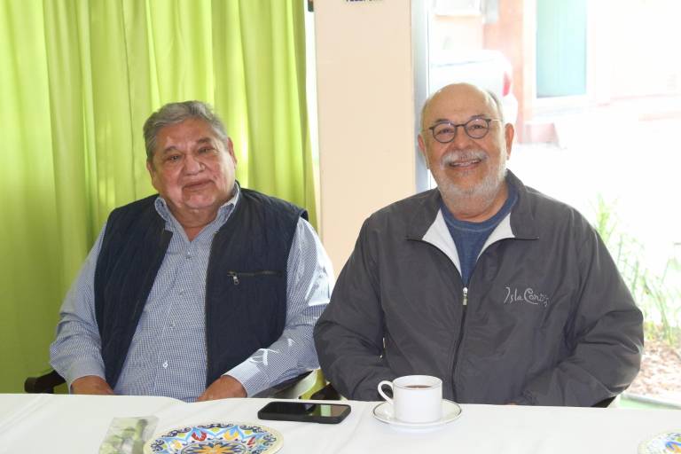 Brindan por su amistad de antaño