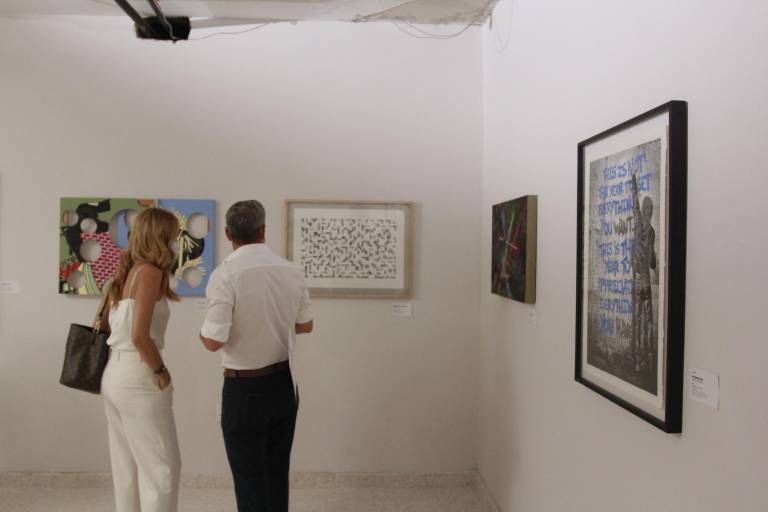 Coleccionistas participan en la subasta en pro de La Casa del Maquío