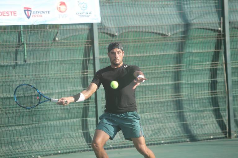 Javier ‘Chuletita’ Orozco cambia el futbol por la raqueta