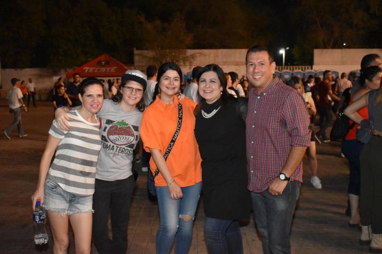 Disfrutan sinaloenses del concierto del adiós de OV7
