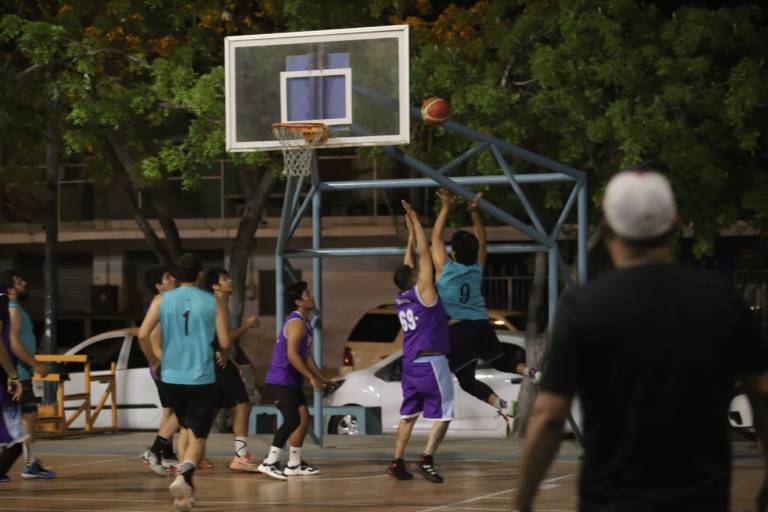 Navega El Velero por aguas tranquilas en Torneo Casa Hogar, de Mazatlán