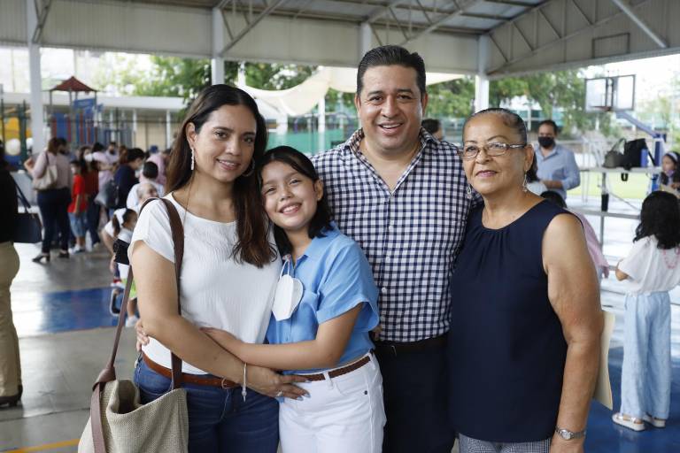 Enaltecen su esfuerzo en la Escuela Activa Integral