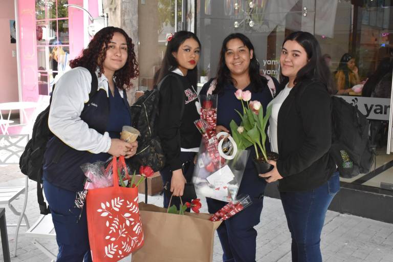 Celebran el mes del amor y la amistad en Yameto Café