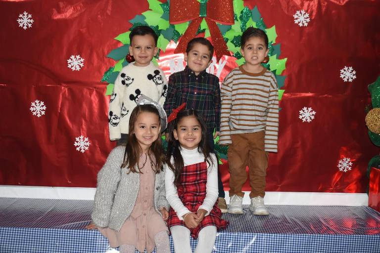 Ríen, cantan y bailan alumnos del Instituto Senda en su posada