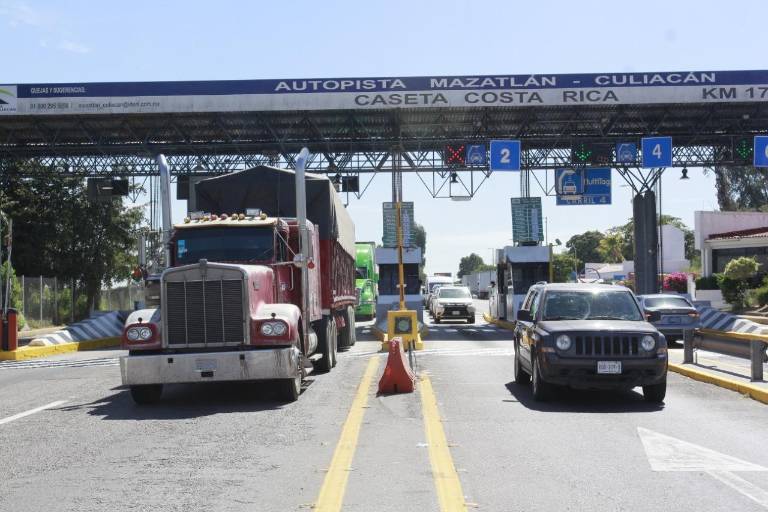 Sube precio de cuota a la autopista Mazatlán-Culiacán, a pesar de los baches
