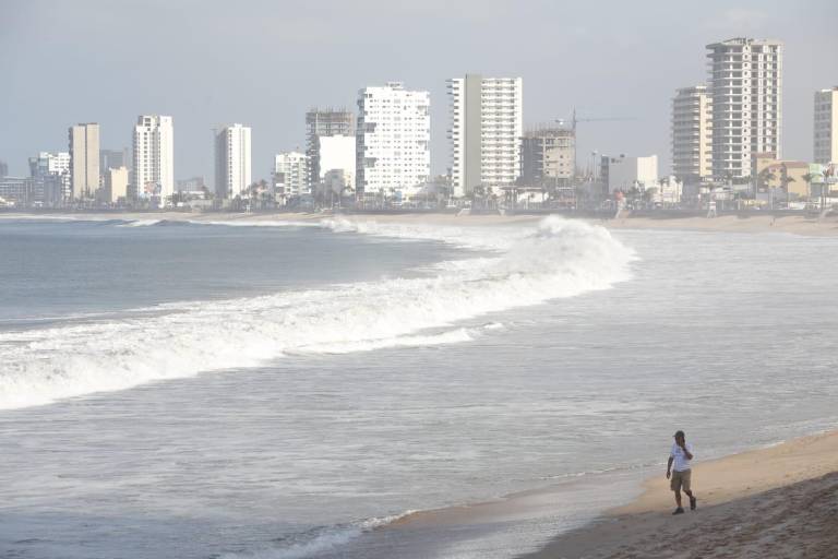 ¿Vas a la playa? Ten cuidado: hay mar de fondo en Mazatlán