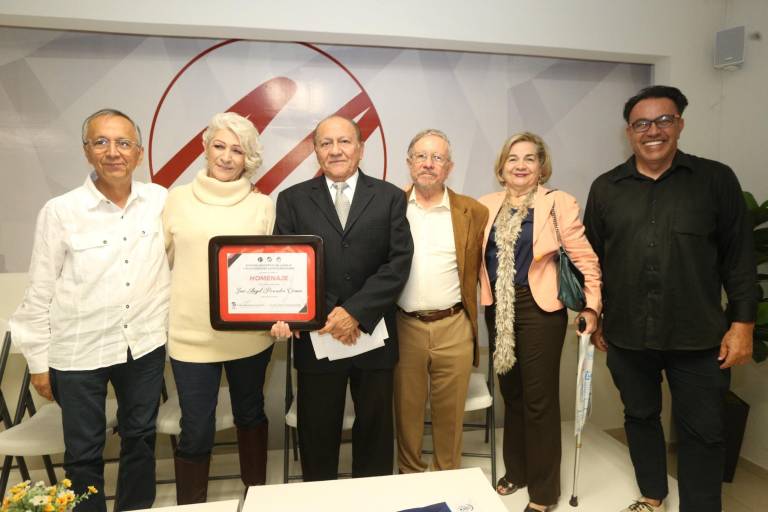 José Ángel Pescador Osuna recibe un homenaje en vida