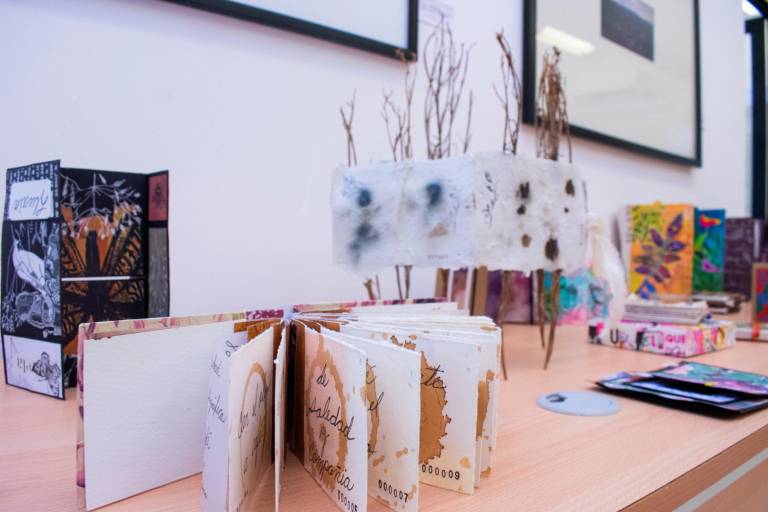 Elaboran libros de artista y encuadernación japonesa
