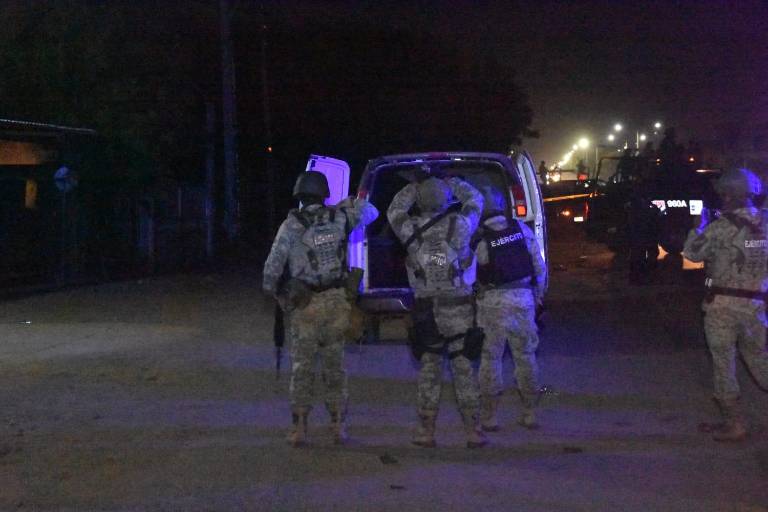 Camioneta con cuerpos apilados tenía placas de Oaxaca