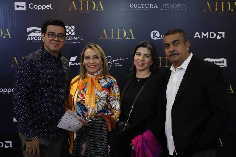 Viven sinaloenses una historia de amor con ‘Aída’