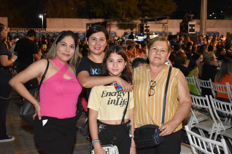 Disfrutan sinaloenses del concierto del adiós de OV7