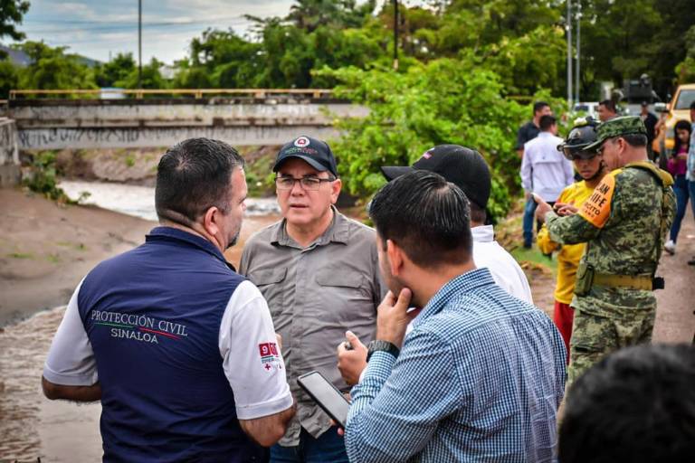 Recorre Alcalde de Mazatlán puntos críticos tras las lluvias