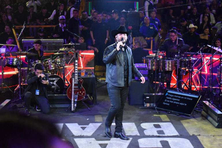 Conquista Edén Muñoz ‘a la antigüita’ el Palenque de Culiacán