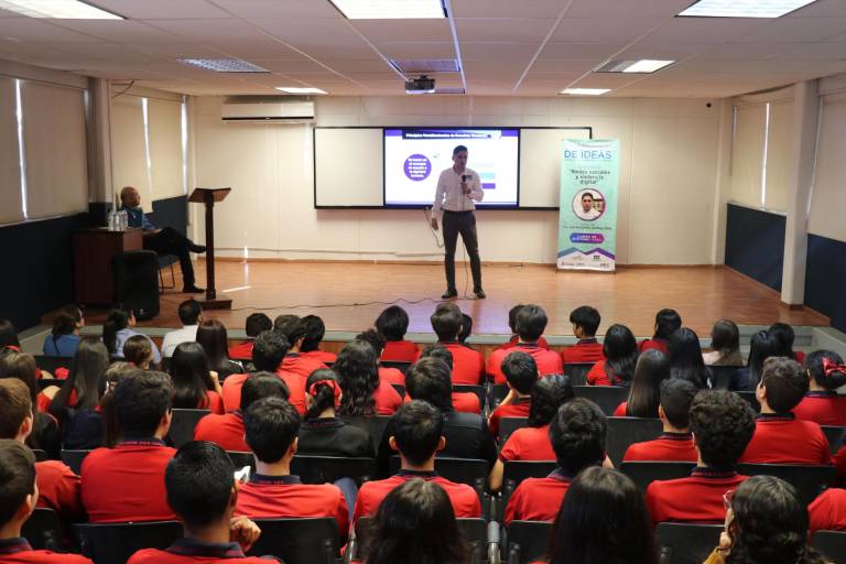 Charlan sobre ciberbullying, sexting y grooming