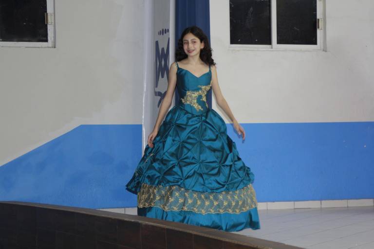 Brindan homenaje a Meche Montoya por 66 años como modista de alta costura