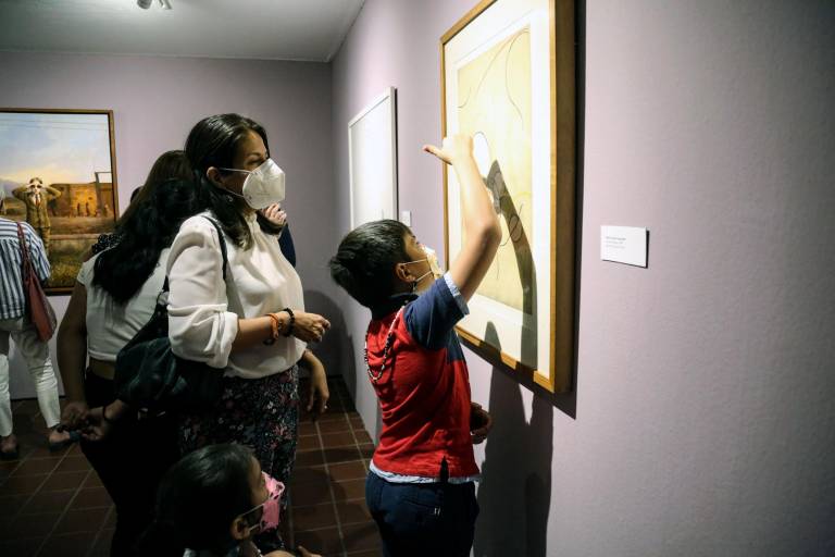 Abren exposición Entorno de la niñez con piezas del acervo Isic-Masin