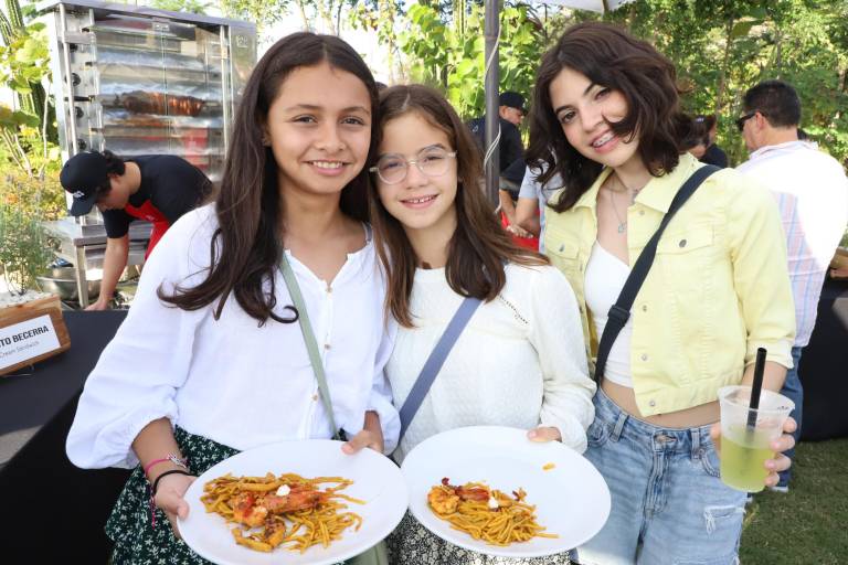 Asisten a comida en pro del Centro de Readaptación Social