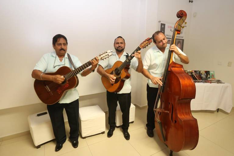 Enrique Escalona e Irma Calvo reciben el galardón del Premio Binacional Valladolid a las Letras