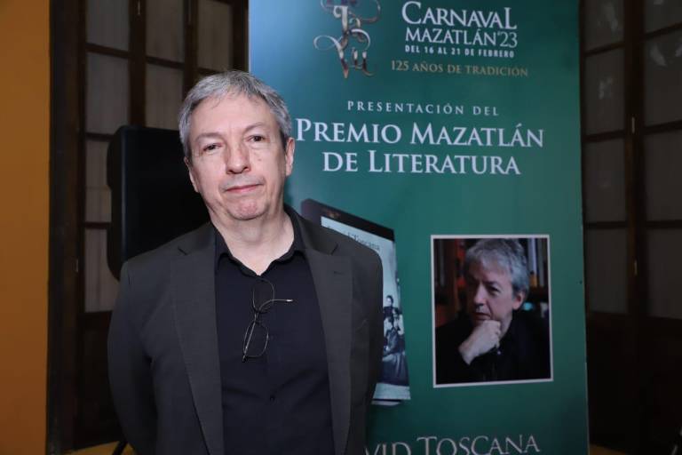 Comparte David Toscana su obra ‘El peso de vivir en la tierra’