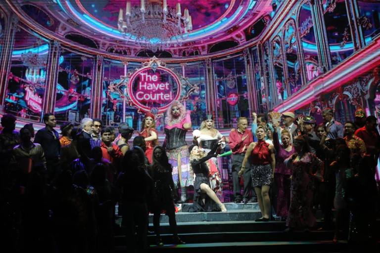 Conquista la versión innovadora de ‘La Traviata’ a mazatlecos