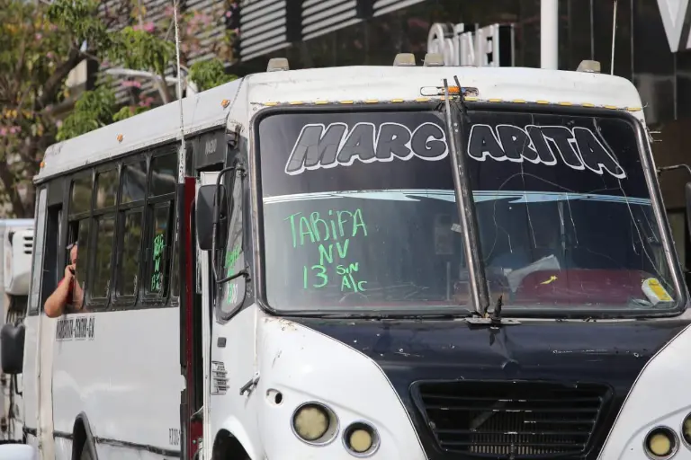 Algunos camiones del transporte público de Culiacán anuncian nuevas tarifas aunque aún no se han oficializado.