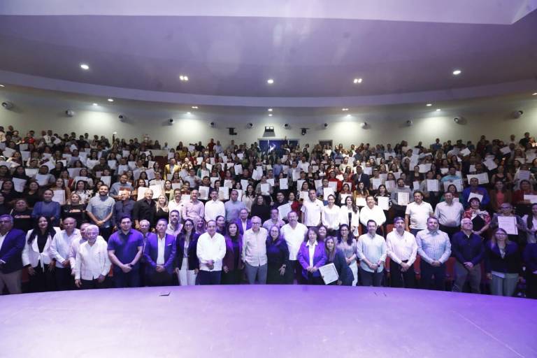 Entrega Rocha Moya constancias y apoyos a docentes que concluyeron programa Práctica Educativa 2025