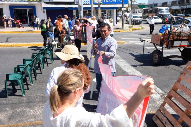 Protestan comerciantes contra carril preferencial en Mazatlán; bloquean avenidas