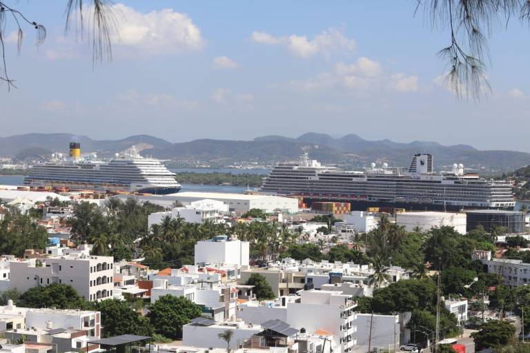 Por segundo día, llegan dos cruceros turísticos a Mazatlán, con 6 mil 478 pasajeros