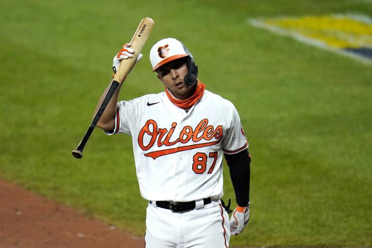 El mexicano Ramón Urías pegan uno de los cinco jonrones de Orioles al doblegar a Cachorros
