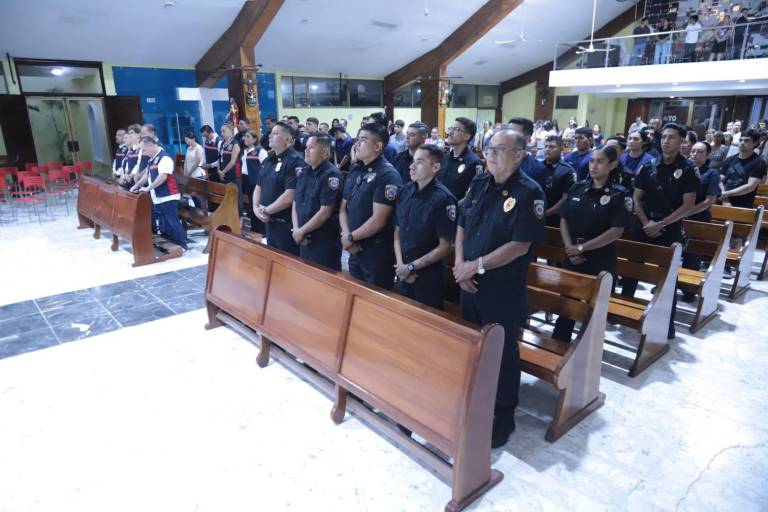 Celebra Bomberos Mazatlán su día con desfile y misa de acción de gracias