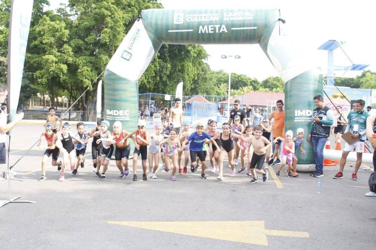 Primer Acuatlón reúne 116 atletas juveniles en los festejos por Culiacán