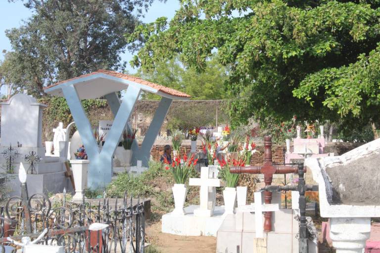 Promete Gobierno de Rosario panteones en condiciones para el Día de Muertos