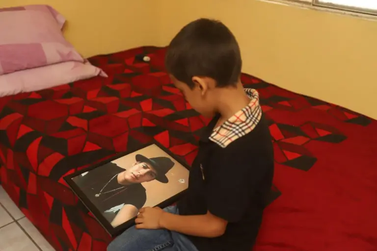 Jesús Miguel, de 8 años, espera el Día de Reyes con la esperanza de que su mayor deseo se cumpla: volver a ver a su tío Iván.