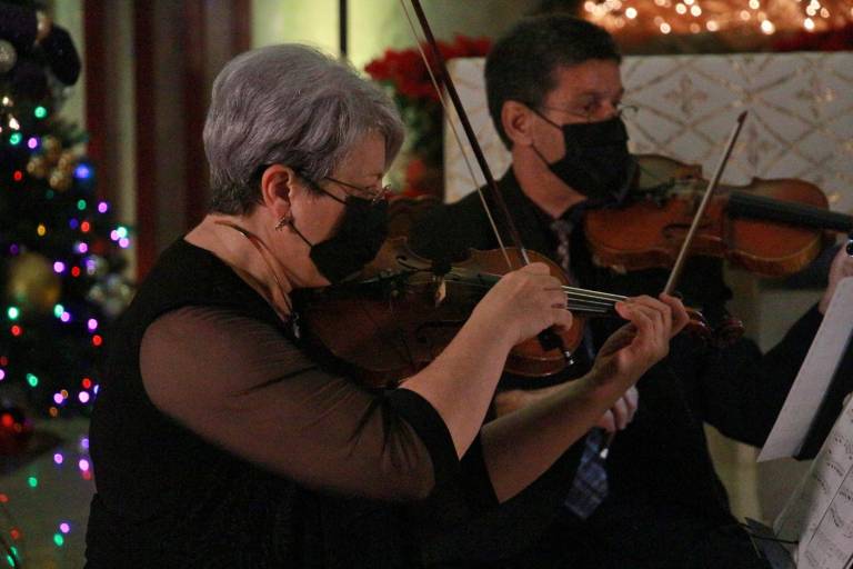 Viven una Navidad musical en la parroquia de la Sagrada Familia