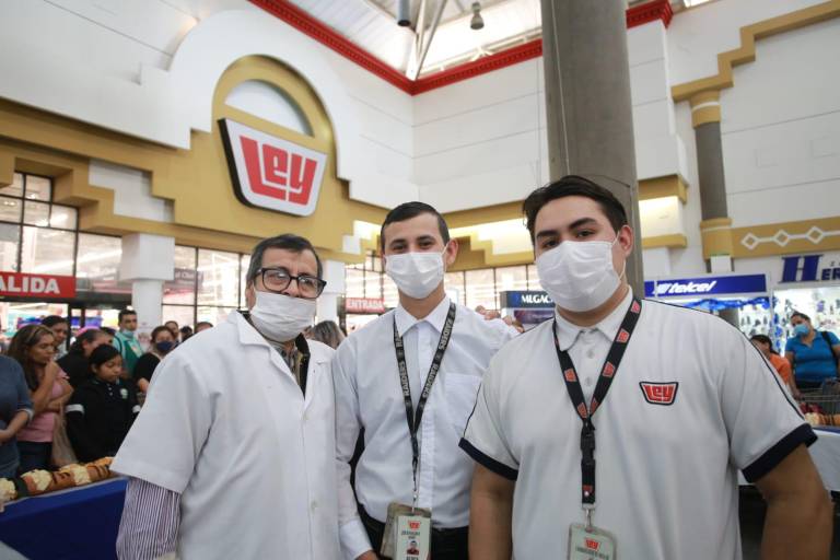 Casa Ley consiente a sus clientes con Rosca de Reyes