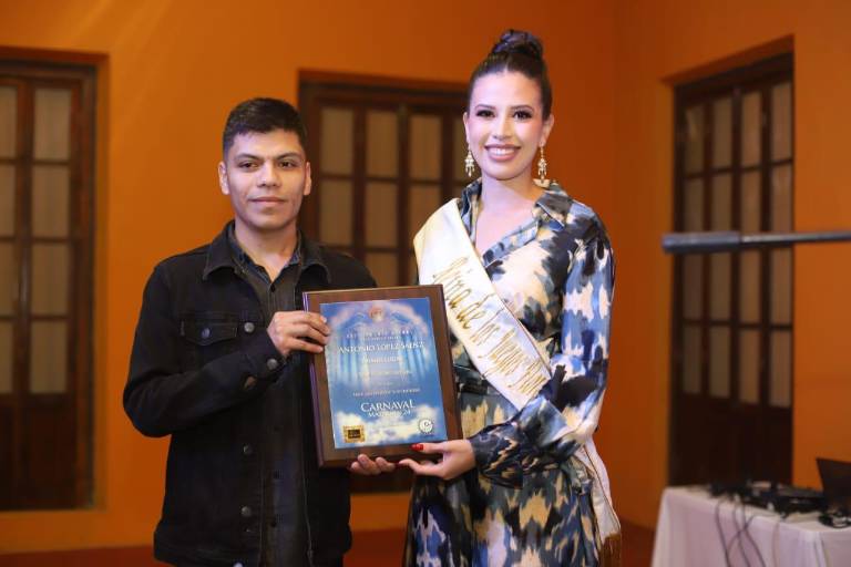 Entregan premios a ganadores de la Bienal ‘Antonio López Sáenz’