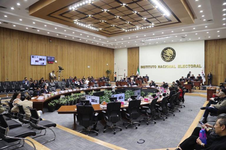 Morena recibirá casi $2,500 millones; INE avala financiamiento de partidos políticos para 2025