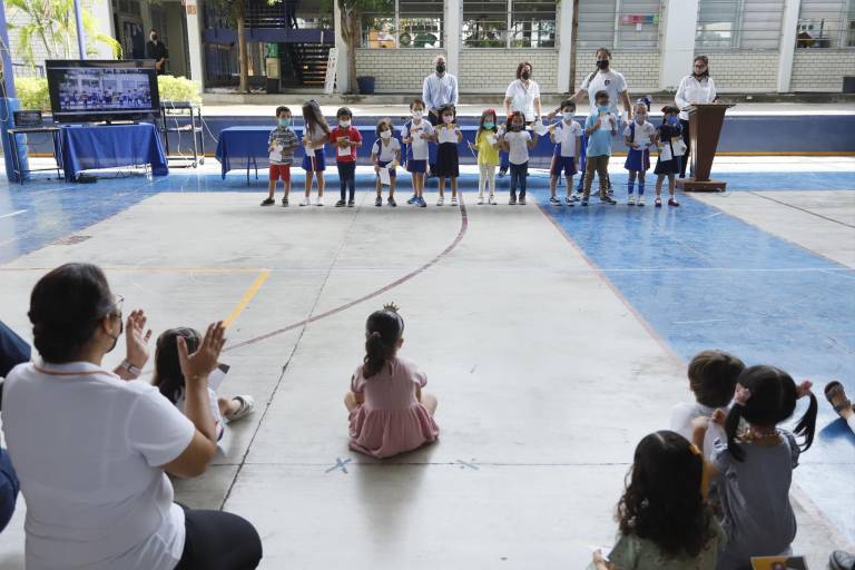 Reconocen su constancia y disciplina en la Escuela Activa Integral
