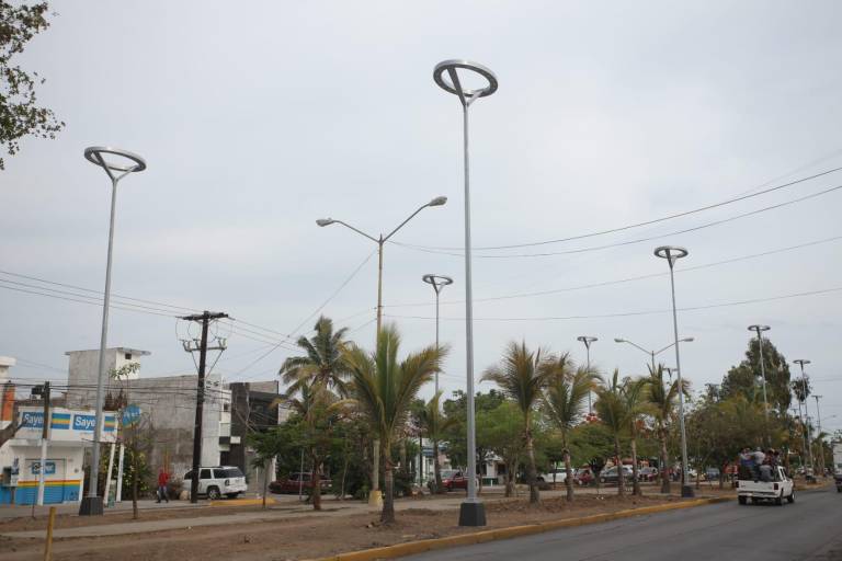 ‘El Químico’ afirma que no le corresponde aclarar retraso en instalación de luminarias en Mazatlán contratadas en 2021