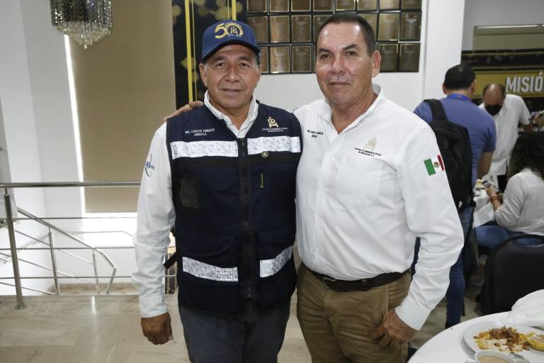Celebran con un desayuno su día los ingenieros de Mazatlán