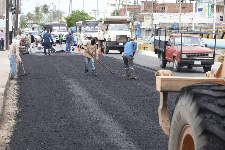 Reencarpetan el puente Juárez y se desata el tráfico en la Gabriel Leyva, en Mazatlán