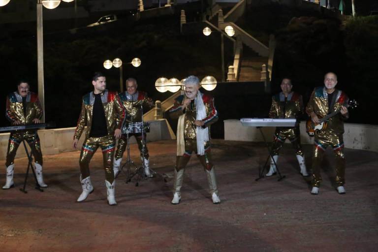 Su Majestad Mi Banda El Mexicano graba video de ‘Mary La Orgullosa’, en Mazatlán