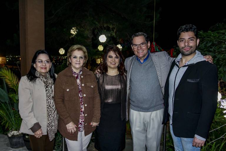 Con piñatas, rifas y música realiza su posada el Instituto de Neurociencias y Educación de Sinaloa