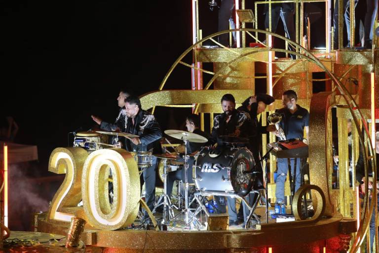 Da la Banda MS el gran cierre en el desfile del Carnaval de Mazatlán